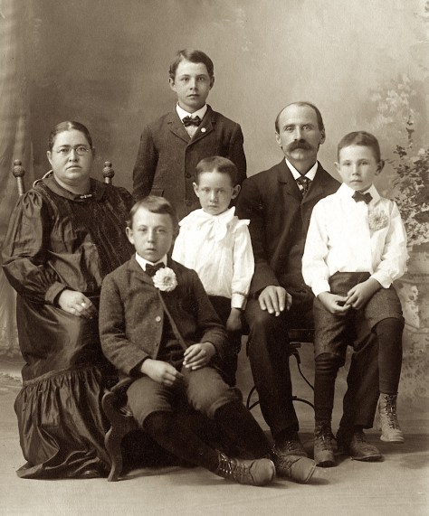 Rosine Bertha Henrietta (Osterman) Hanneman (1870-1918), Frank Herman Albert Hanneman (1895-1947), Arthur James Hanneman (1893-1965), Carl Henry Frank Hanneman (1901-1982), Wilbert George Hanneman (1899-1987) and Carl Frederick Christian (Chas) Hanneman (1866-1932).