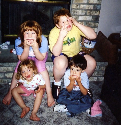 The kids and cousin Geoffrey have a creepy-face contest.