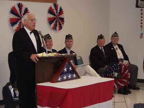 Mayor Hanneman Speaks at a veterans' event.