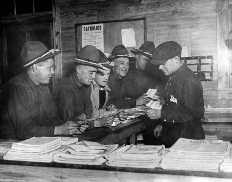 Soldiers take advantage of free newspapers, candies and other personal items at a WWI Knights of Columbus hut. (Library of Congress)